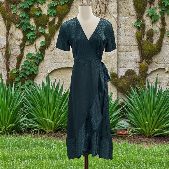 Simplee Green Satin Wrap Dress Medium Leopard Print Midi Tie Waist Elegant - Picture 1 of 14